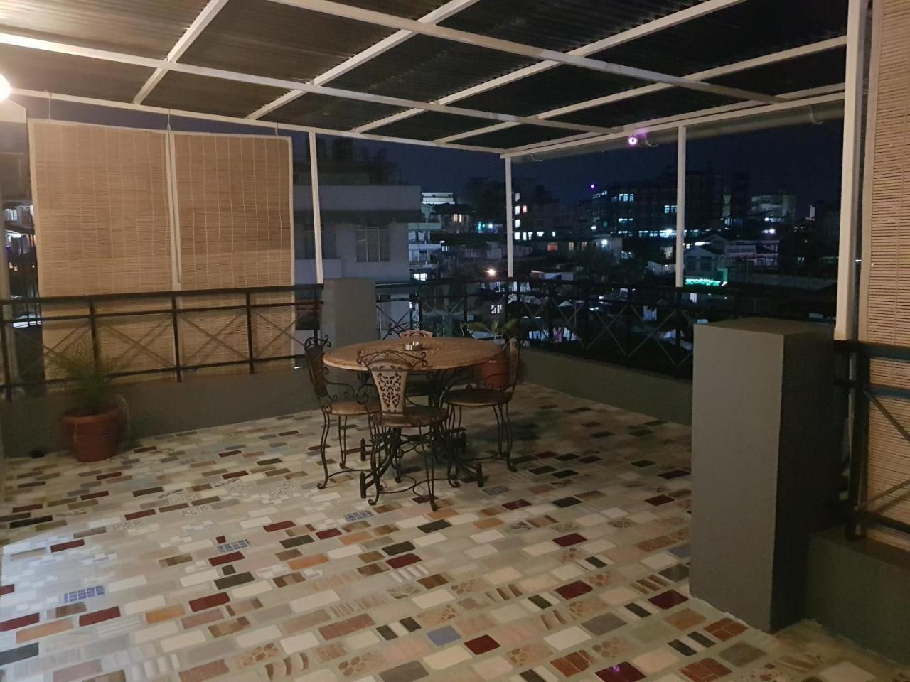 Rockski Boutique Bed & Breakfast シロン エクステリア 写真